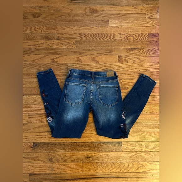 Women’s Aeropostale Dark Wash Skinny Jeans – Size 4 Regular, Floral Detail - Picture 5 of 5